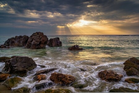 岩, 海, 太陽の光