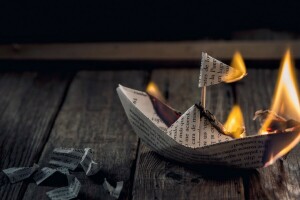 船, 火, 纸
