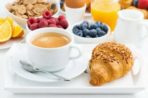 quả mọng, bữa ăn sáng, cà phê, bánh sừng bò, quả mọng tươi, muesli