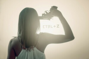 Ctrl + Z, 女の子, 銃, 状況