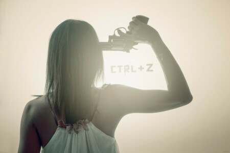 CTRL + Z, 소녀, 총, 그 상황