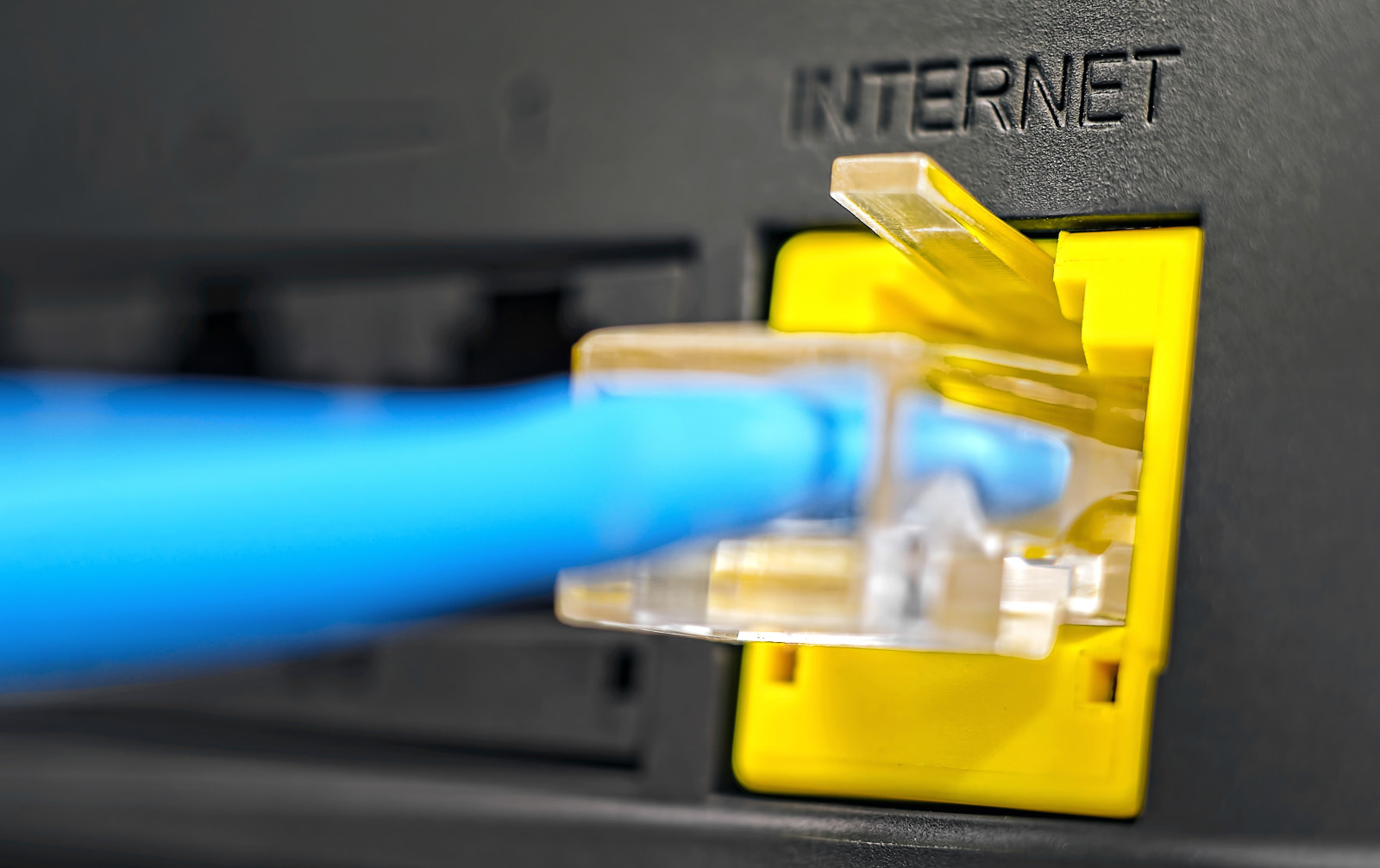 Internet, Kabel, penyambung