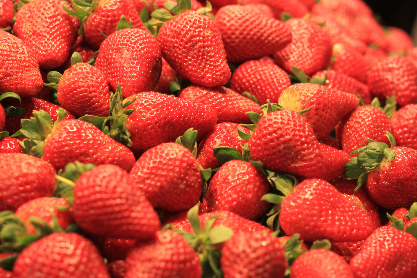 巨集, 浆果, 草莓