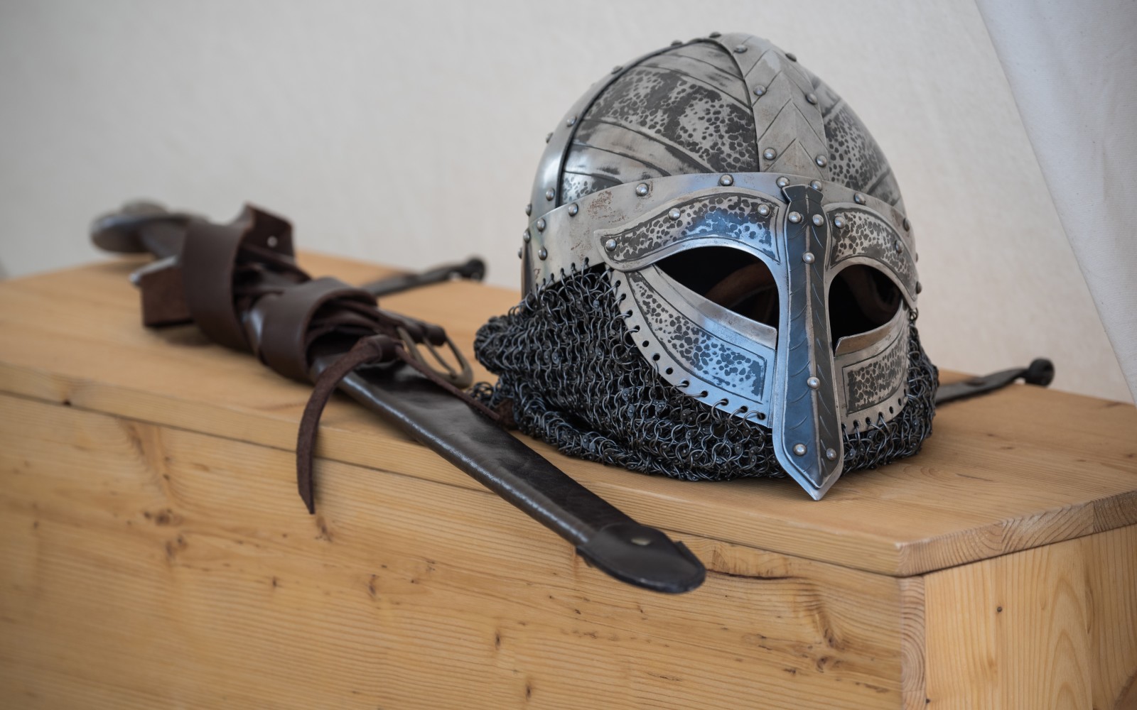 thanh kiếm, mũ sắt của lính, Người Viking