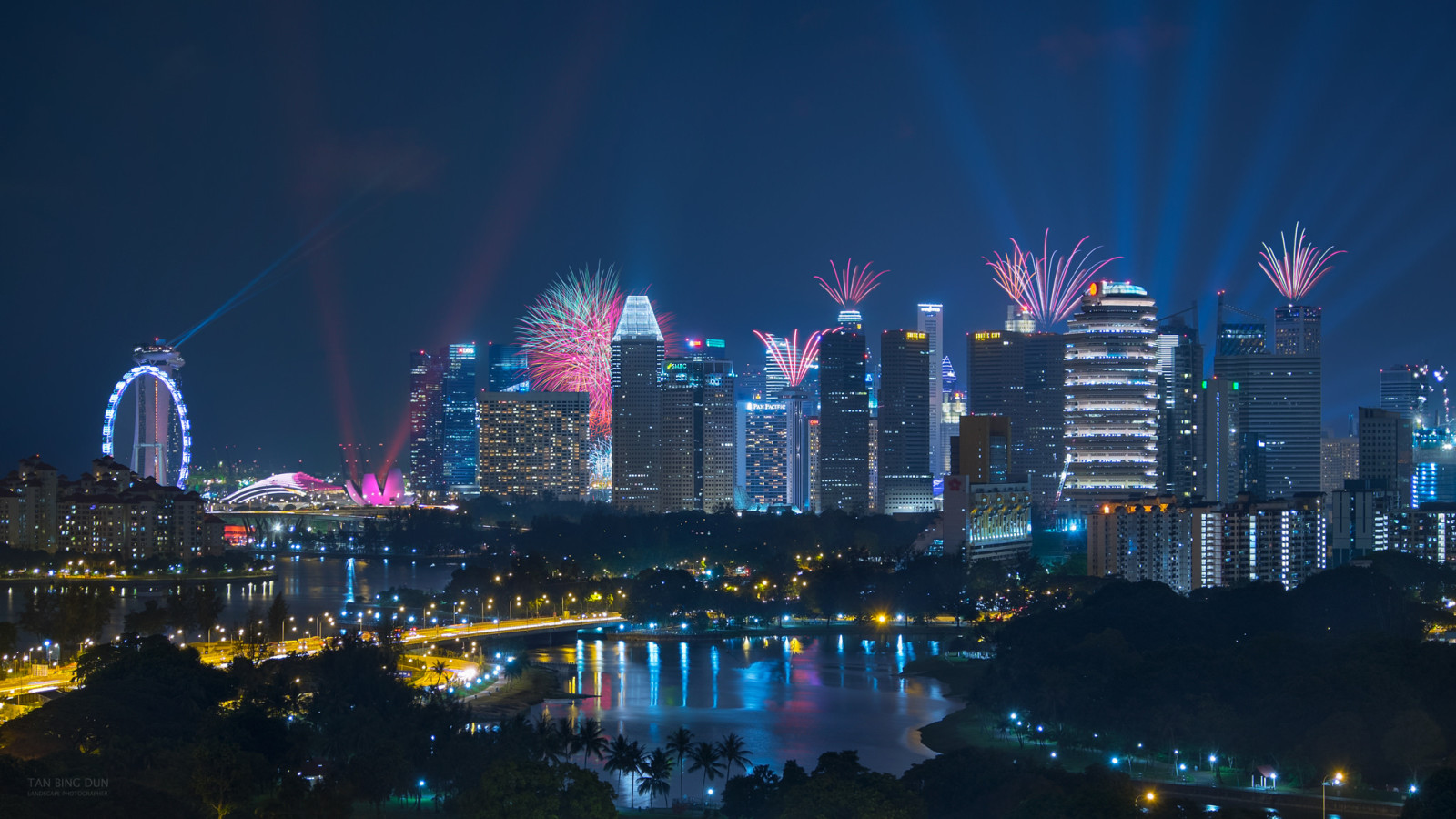 kota malam, gedung pencakar langit, bangunan, Singapura, kembang api, oleh Tan Bing Dun, Kallang