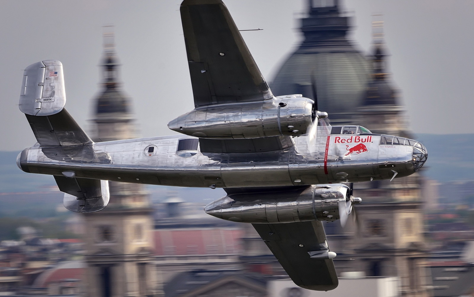 Budapest, Red Bull, B-25
