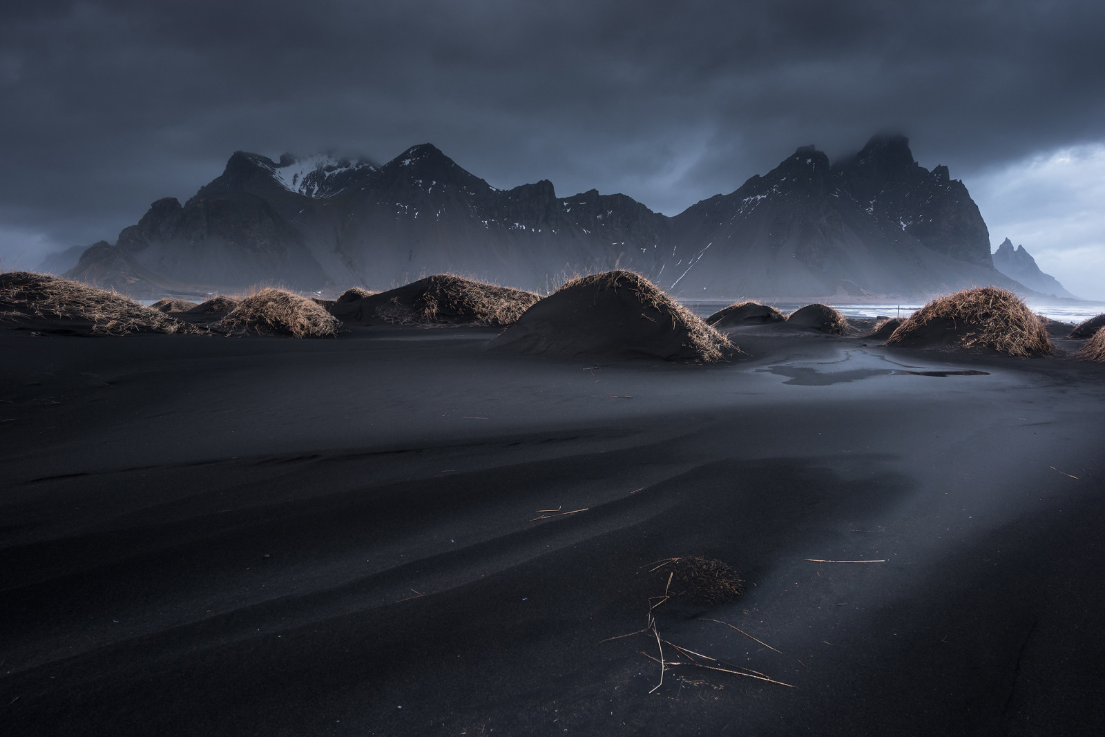 cỏ, bầu trời, những đám mây, núi, Nước Iceland, Vestrahorn, cát đen, Chứng khoán