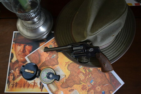 帽子, ランプ, 地図, リボルバー, 兵器