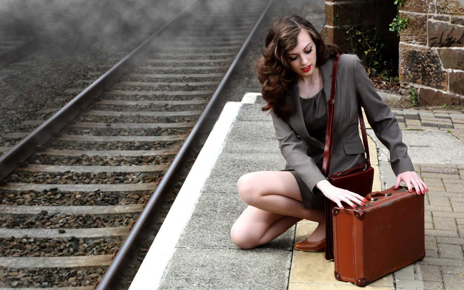 소녀, 철도, 여행 가방
