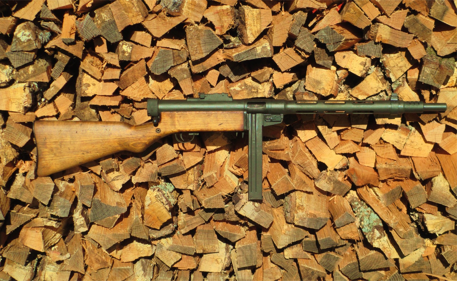 Latar Belakang, senjata, Pistol, Suomi M31