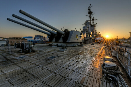 バックグラウンド, 輸送する, USSセーラム（CA 139）, 兵器