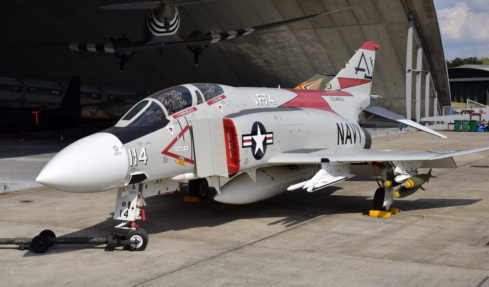 Đấu sĩ, Đa năng, Phantom II, F-4J