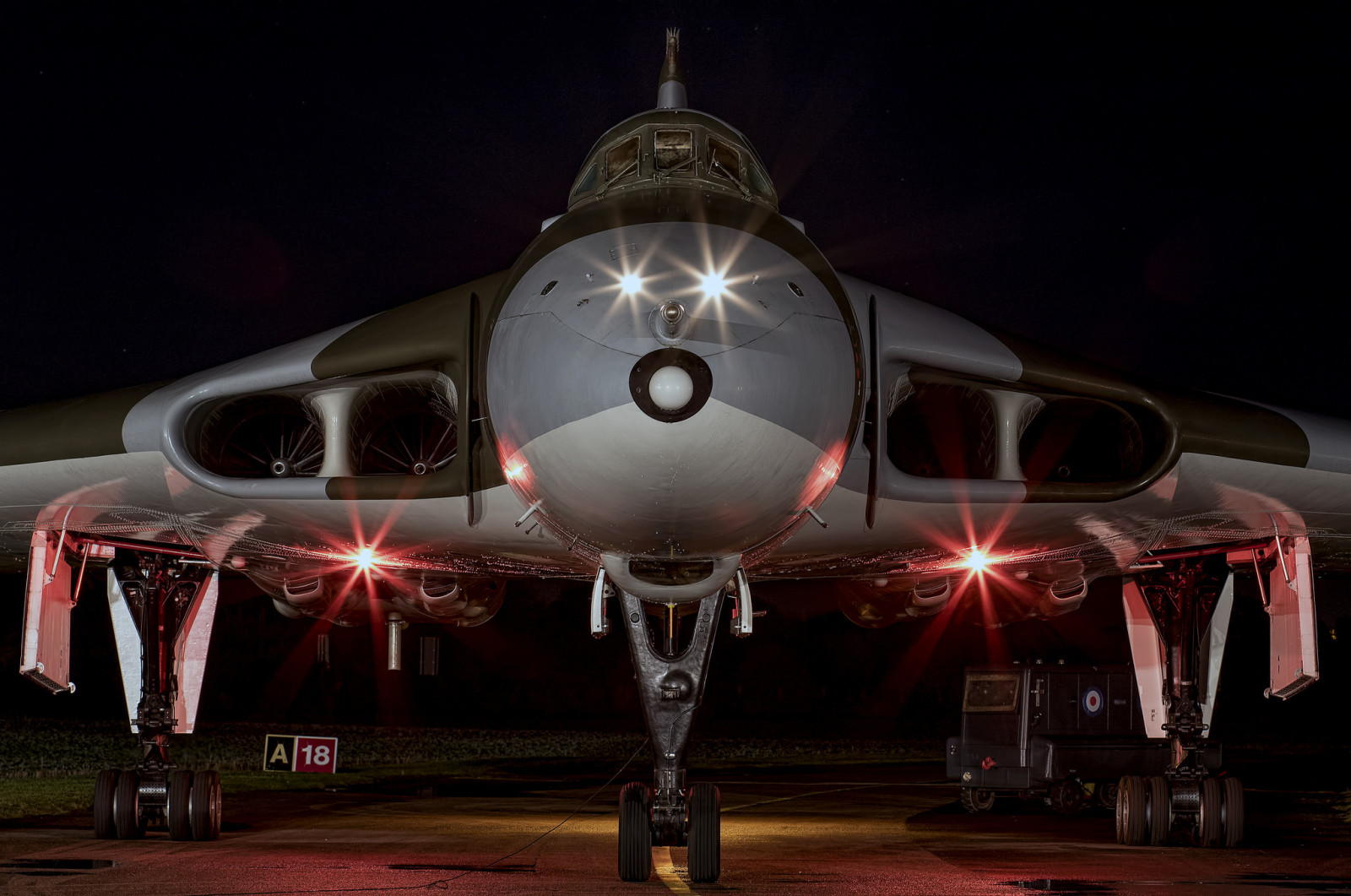 灯, 轰炸机, 机场, 阿夫罗·沃尔坎（Avro Vulcan）, “火山”