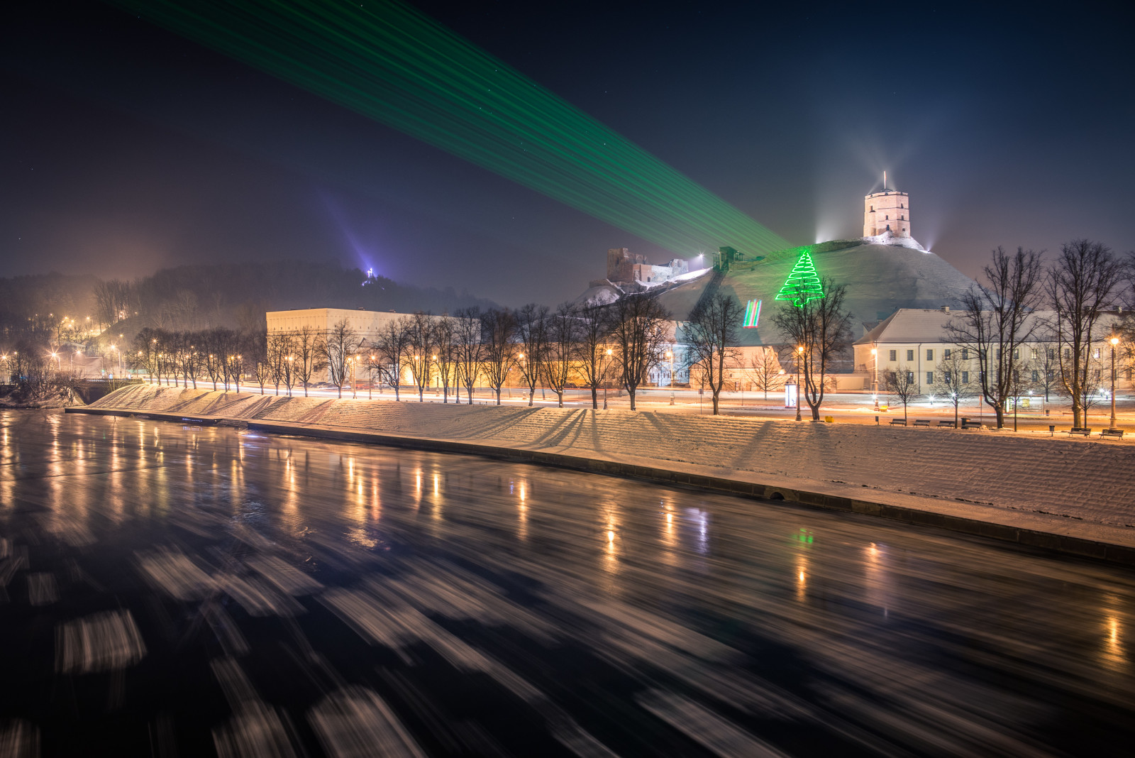 Lithuania, Vilnius, Proyeksi laser yang meriah