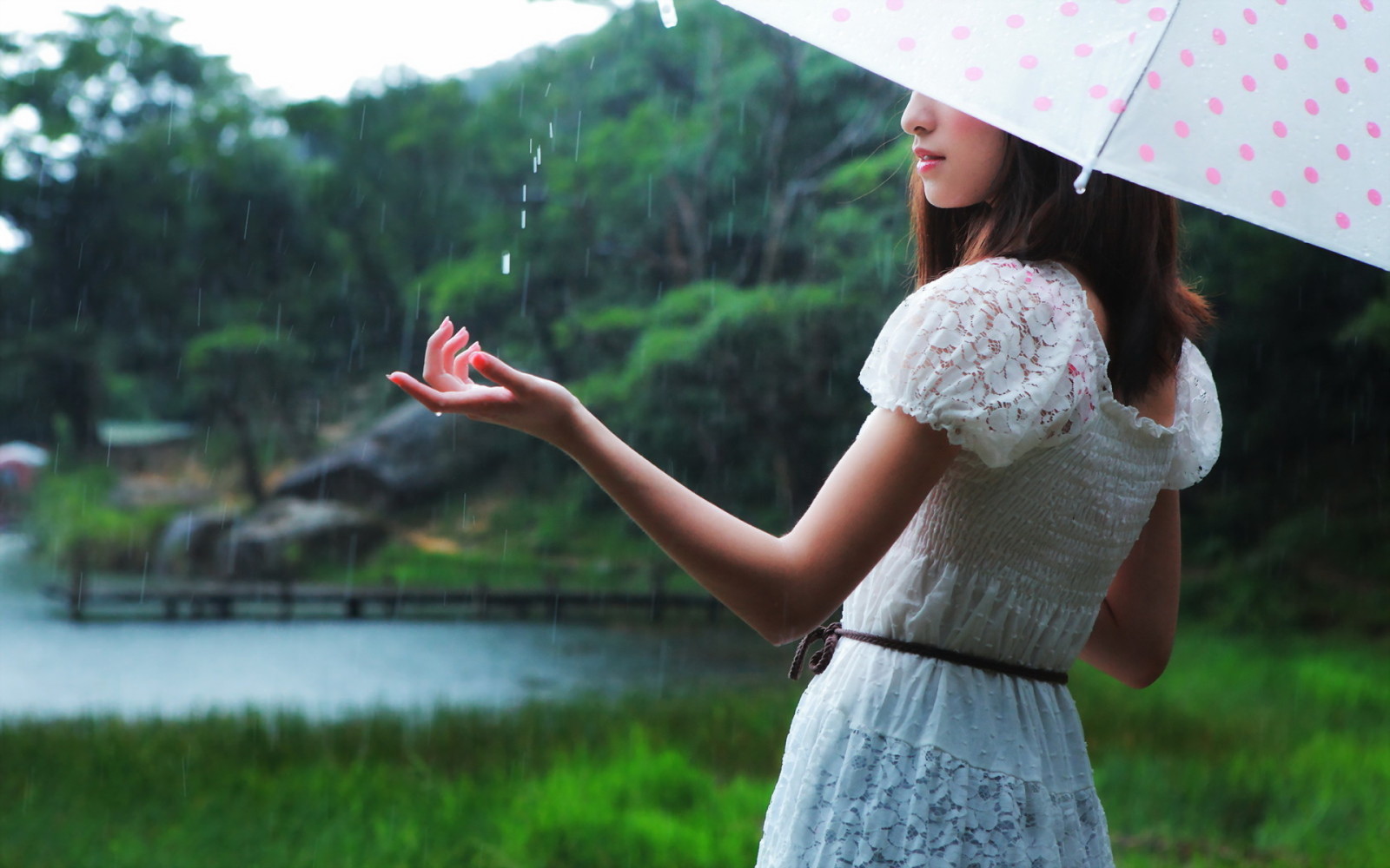 소녀, 비, 우산