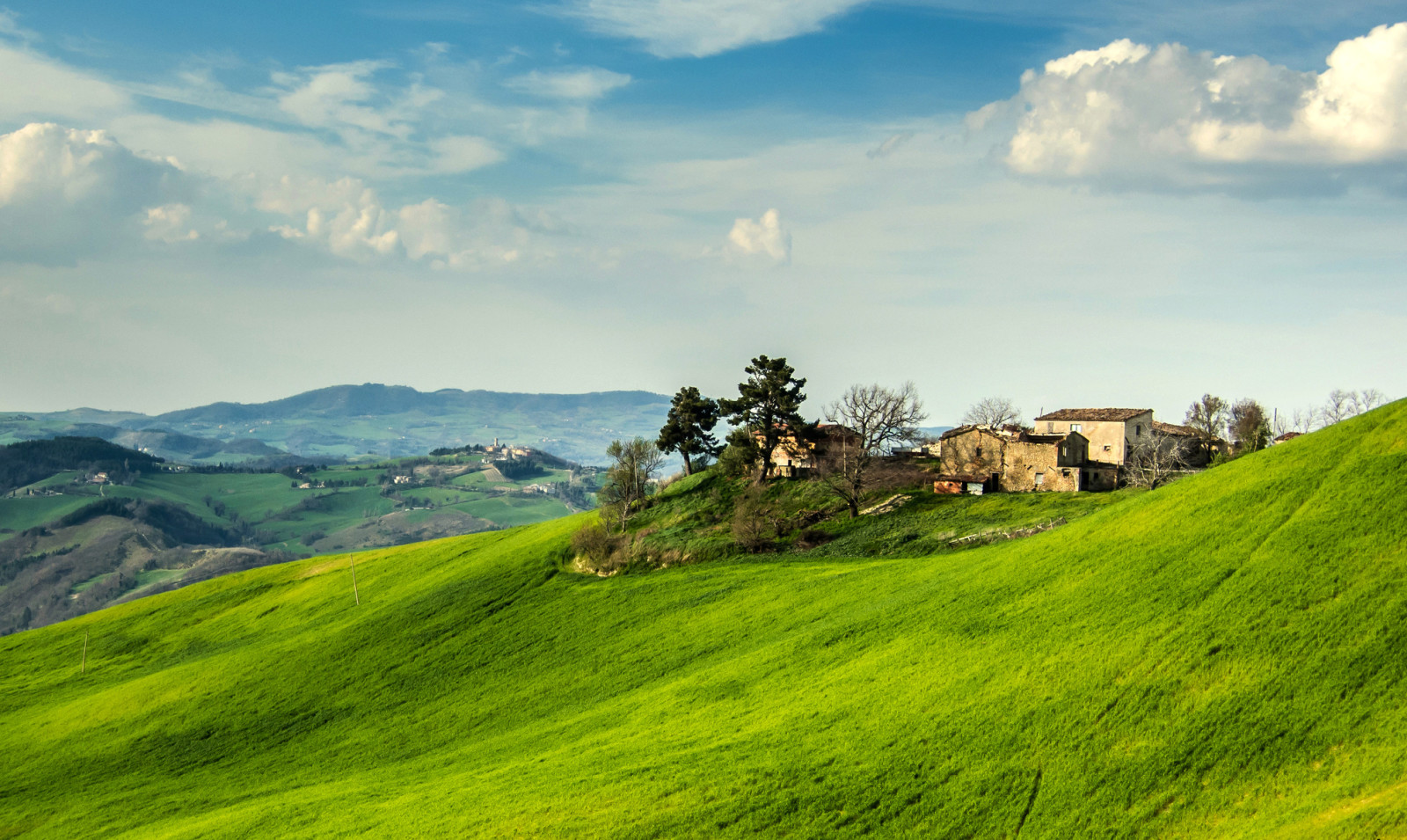 잔디, 하늘, 집, 나무, 산, 이탈리아