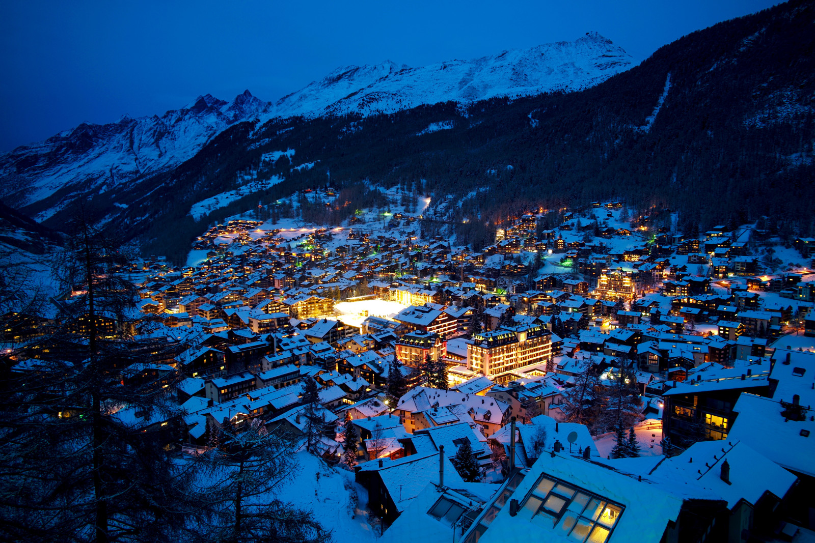หิมะ, ประเทศสวิสเซอร์แลนด์, ฤดูหนาว, ต้นไม้, ไฟ, กลางคืน, ภูเขา, บ้าน