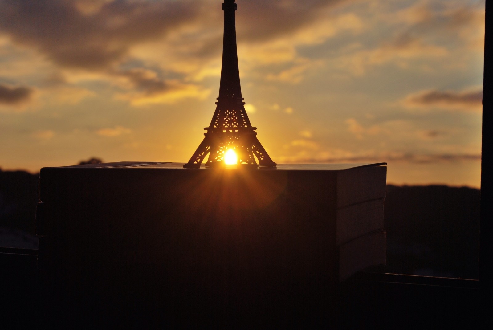 matahari terbenam, buku, jendela, matahari, arca, menara Eiffel, La tur Eiffel