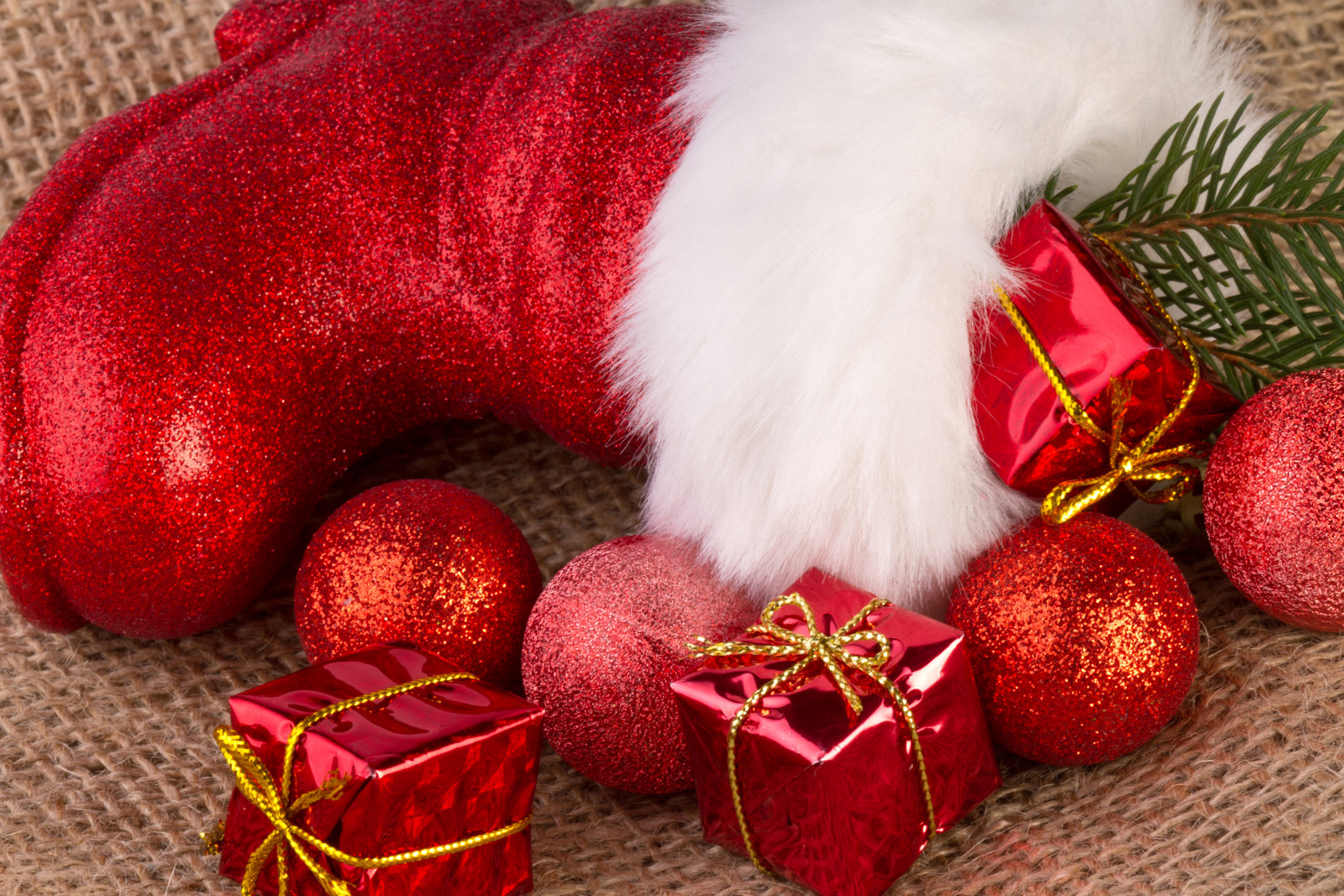 những quả bóng, Năm mới, Giáng sinh, ngày lễ, màu đỏ, những món quà, lông thú, đồ chơi