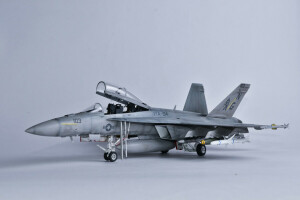 "Tabuhan", CF-18, Pejuang, Tabuhan, model, Serba guna, mainan