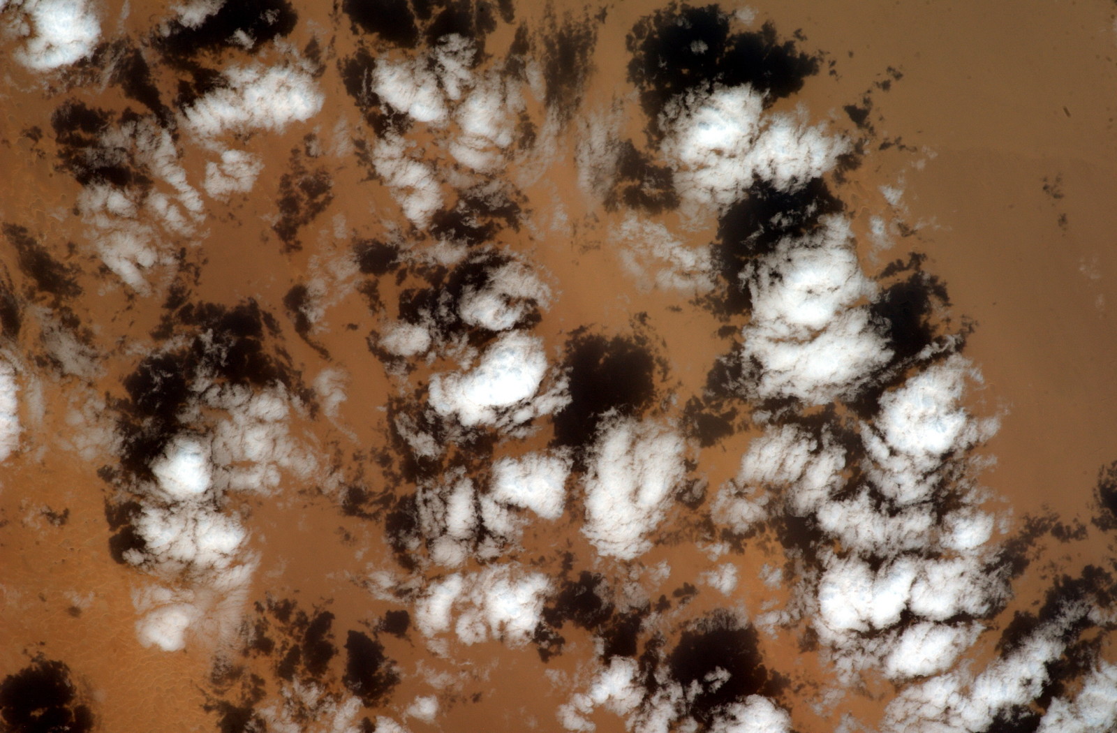 những đám mây, sa mạc Sahara