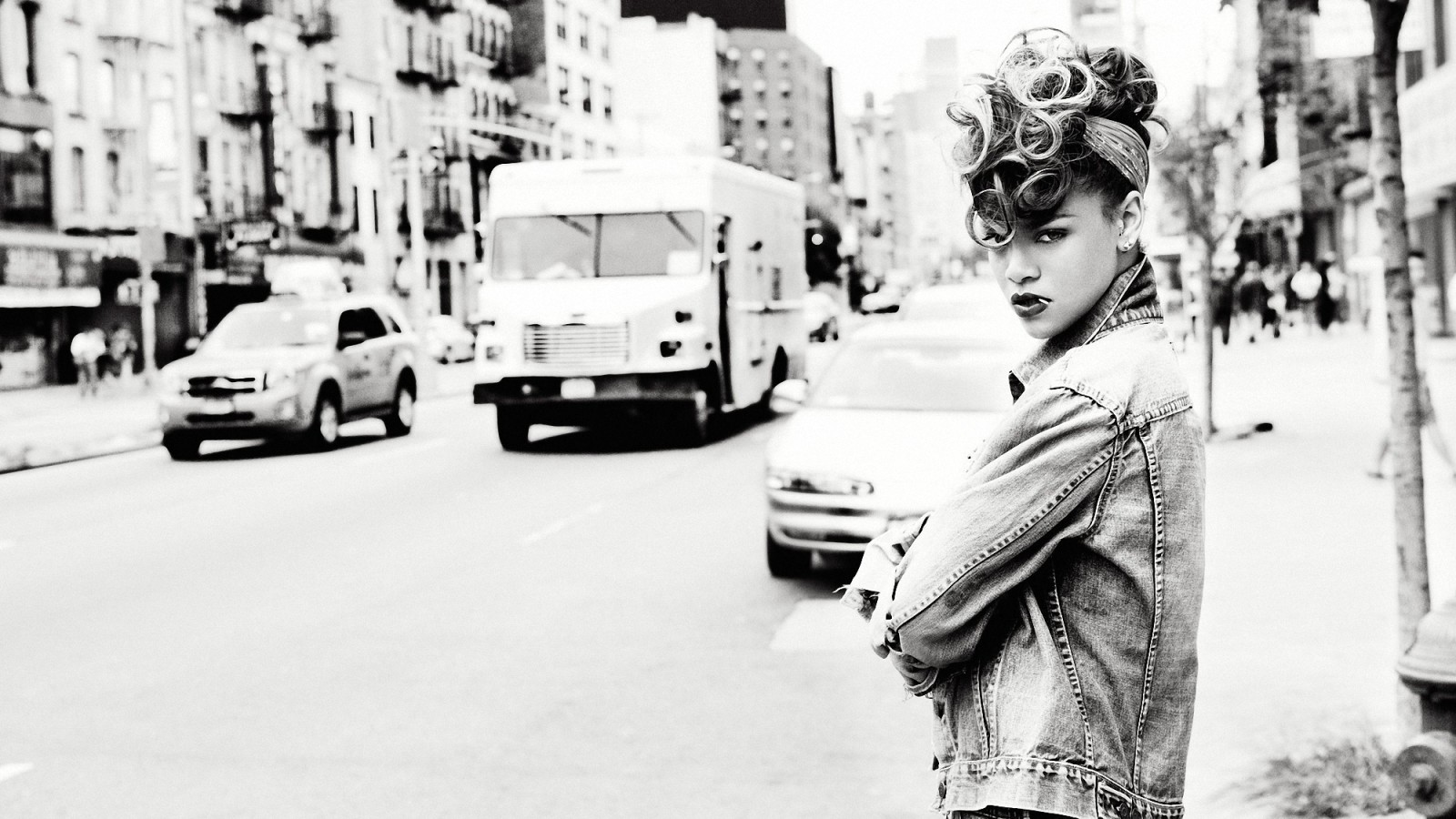 Lihat, hitam dan putih, jalan, penyanyi, gaya rambut, keriting, Rihanna, di trotoar