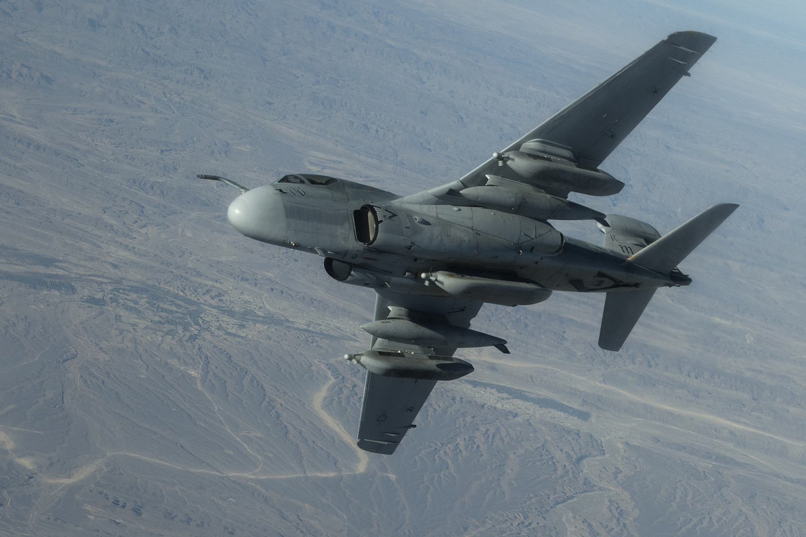 เครื่องบิน, สำรับ, Grumman, ผู้เที่ยวเดินด้อม ๆ มองๆ, EA-6B